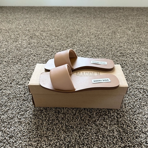 Steve Madden Isabel Tan sandals, size 7 - Picture 4 of 6